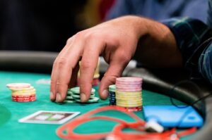 Reading Betting Patterns in Competitive Poker